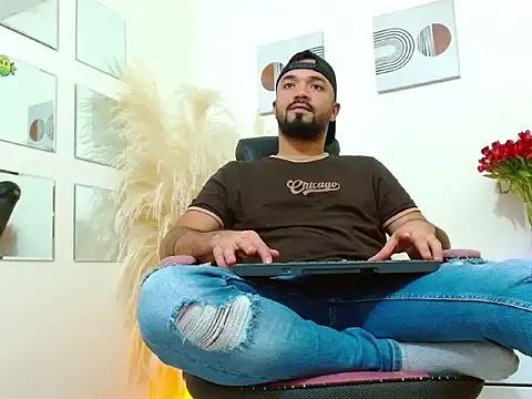 Snapshot of mathewv_ chatting on 10/11/25, 11:03 mathewv online show from 10/11/25, 11:03