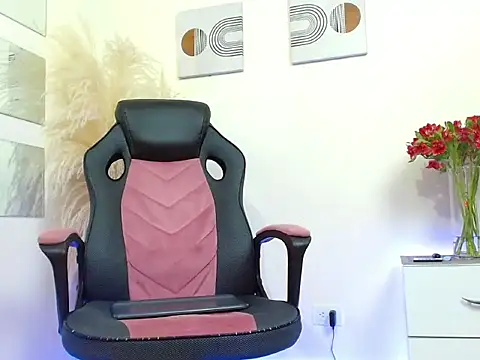 Snapshot of mathewv_ chatting on 10/31/25, 01:39 mathewv online show from 10/31/25, 01:39