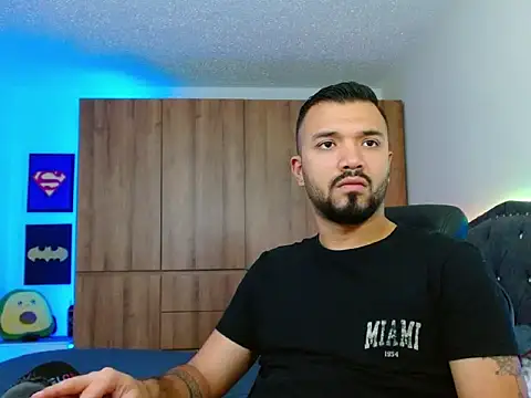 Snapshot of mathewv_ chatting on 11/15/25, 03:26 mathewv online show from 11/15/25, 03:26