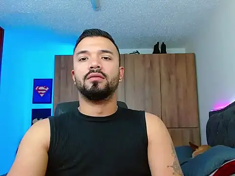 Snapshot of mathewv_ chatting on 11/17/25, 10:04 mathewv online show from 11/17/25, 10:04