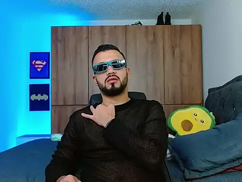 Snapshot of mathewv_ chatting on 11/19/25, 04:12 mathewv online show from 11/19/25, 04:12