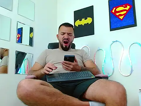 Snapshot of mathewv_ chatting on 11/26/25, 05:19 mathewv online show from 11/26/25, 05:19