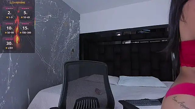 LiaClarck  online show from 11/20/25, 09:14