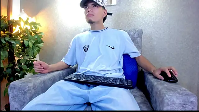 Axelwiliams online show from 10/10/25, 06:07