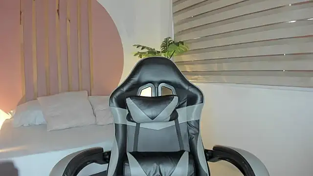 mia curry online show from 10/13/25, 07:03