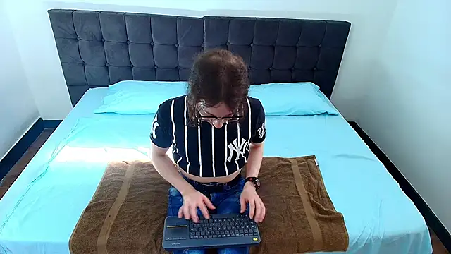 SnowyX  online show from 10/09/25, 08:40