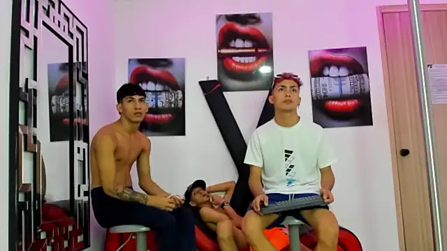 VERY HOT GUYS online show from 11/01/25, 01:29