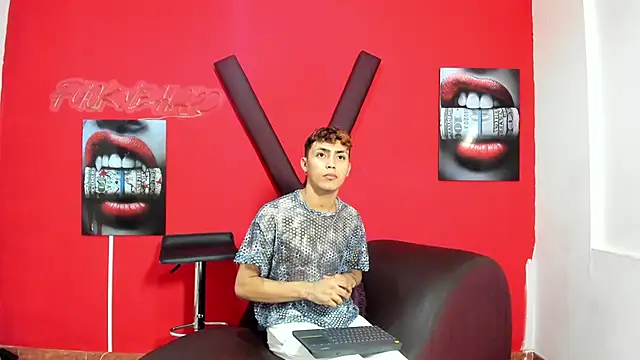 VERY HOT GUYS online show from 04/13/26, 07:19