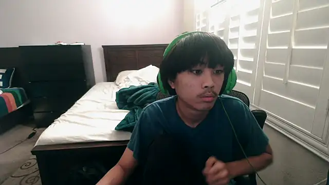 youngasianboy2007 online show from 12/16/25, 08:47