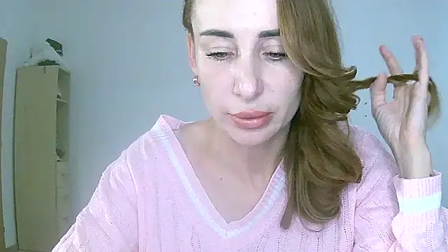 Snapshot of Eliza-Tastys-Q chatting on 10/23/25, 01:32 Eliza-Tastys-Q online show from 10/23/25, 01:32