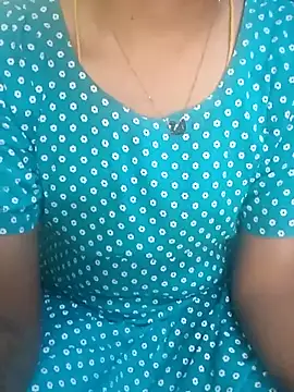Snapshot of tamil_thaara03 chatting on 10/23/25, 04:28 tamil thaara03 online show from 10/23/25, 04:28