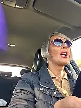 KirraWhite online show from 10/12/25, 05:50