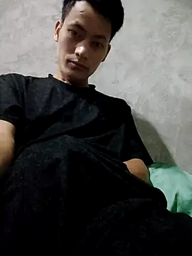 Snapshot of Uh-em95 chatting on 10/01/25, 11:44 Uh-em95 online show from 10/01/25, 11:44