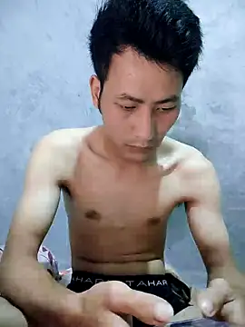 Snapshot of Uh-em95 chatting on 10/18/25, 07:31 Uh-em95 online show from 10/18/25, 07:31