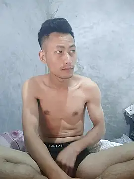 Snapshot of Uh-em95 chatting on 10/27/25, 04:16 Uh-em95 online show from 10/27/25, 04:16