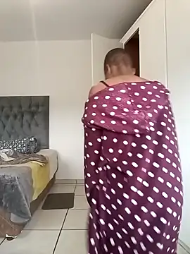 Snapshot of MissBubbles04 chatting on 10/18/25, 05:10 MissBubbles04 online show from 10/18/25, 05:10