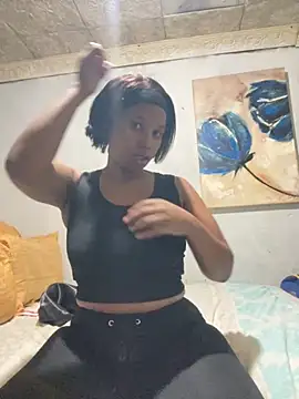 Snapshot of MissBubbles04 chatting on 11/02/25, 06:32 MissBubbles04 online show from 11/02/25, 06:32