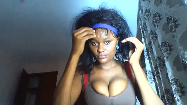 Famous-ryleigh online show from 10/10/25, 03:11