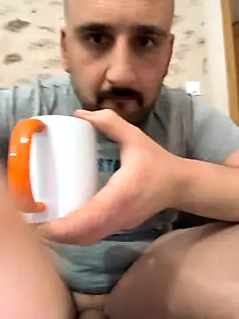 fred77183 online show from 12/04/25, 04:27