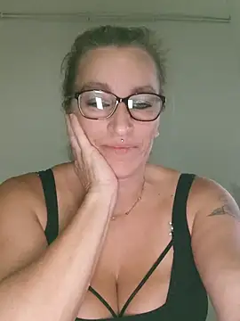 Fifi83Bell online show from 10/03/25, 07:33