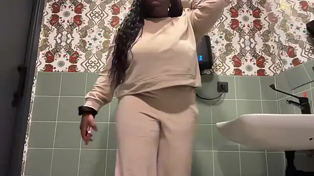 nanaisbackk online show from 12/16/25, 11:10