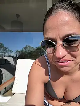 LaPetiteKim online show from 04/23/26, 08:02