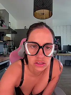 LaPetiteKim online show from 04/25/26, 12:08