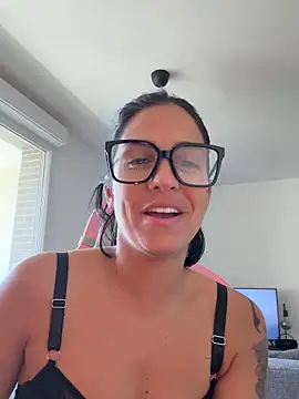 LaPetiteKim online show from 04/26/26, 11:52