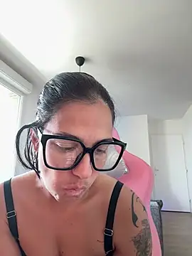 LaPetiteKim online show from 04/27/26, 12:14