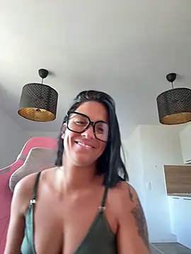 LaPetiteKim online show from 04/28/26, 12:21