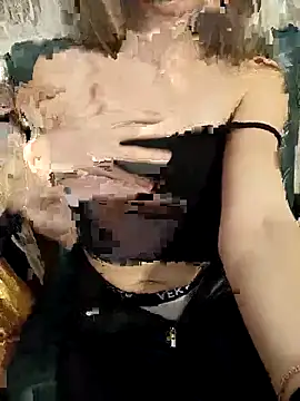 Snapshot of YannaMilters chatting on 11/19/25, 10:37 YannaMilters online show from 11/19/25, 10:37