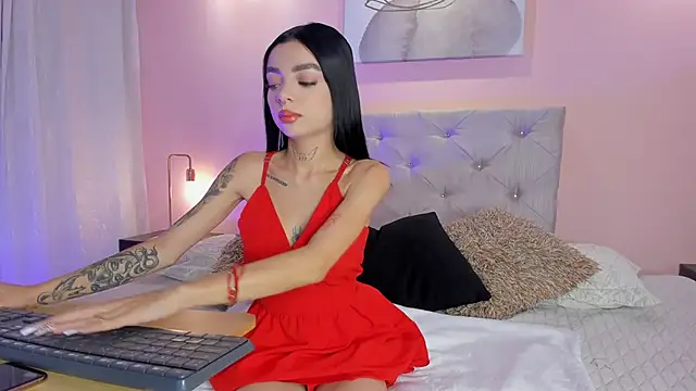 Snapshot of scarlettvelvet_ chatting on 10/03/25, 12:46 scarlettvelvet  online show from 10/03/25, 12:46