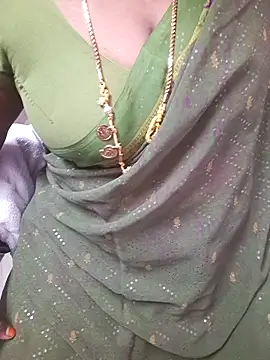 Snapshot of Tamil_Ammani chatting on 04/30/26, 04:57 Tamil Ammani online show from 04/30/26, 04:57