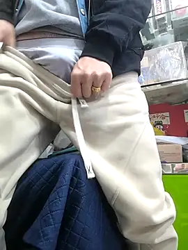 Snapshot of chougegg0214 chatting on 10/27/25, 05:11 chougegg0214 online show from 10/27/25, 05:11