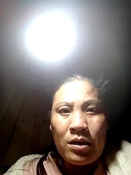 Snapshot of bae-bae chatting on 10/29/25, 02:30 bae-bae online show from 10/29/25, 02:30