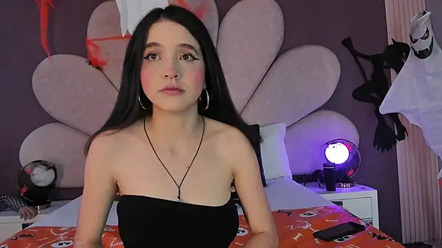 Snapshot of MeganR_ chatting on 11/04/25, 11:09 MeganR online show from 11/04/25, 11:09