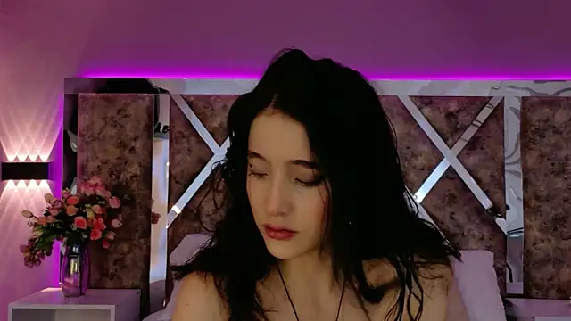 Snapshot of MeganR_ chatting on 11/08/25, 11:10 MeganR online show from 11/08/25, 11:10