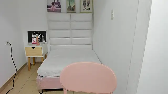 Snapshot of amyalvarez chatting on 02/15/26, 03:20 amyalvarez online show from 02/15/26, 03:20