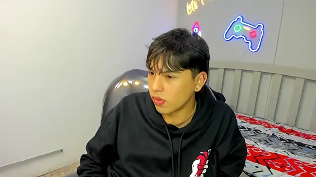 StiwenTwink online show from 10/24/25, 01:18