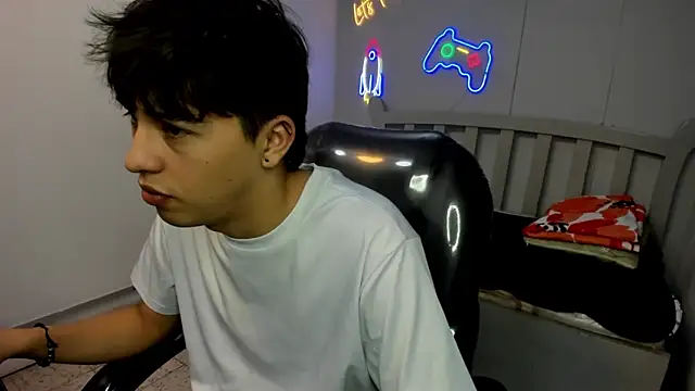 StiwenTwink online show from 11/28/25, 01:36