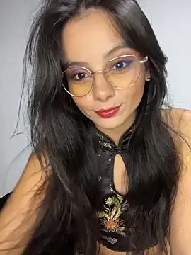 Snapshot of SaraMistick chatting on 11/21/25, 10:58 SaraMistick online show from 11/21/25, 10:58