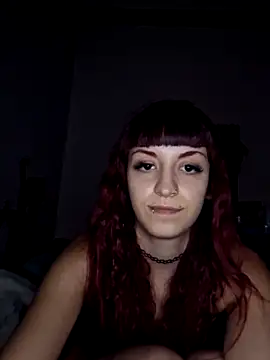 Snapshot of Sweetredevil chatting on 12/19/25, 02:40 Sweetredevil online show from 12/19/25, 02:40