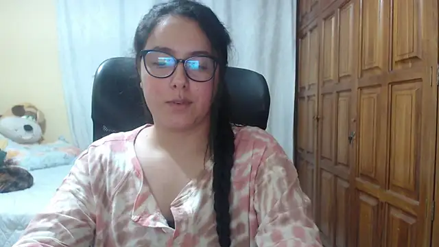 Venus cat  online show from 04/14/26, 02:50