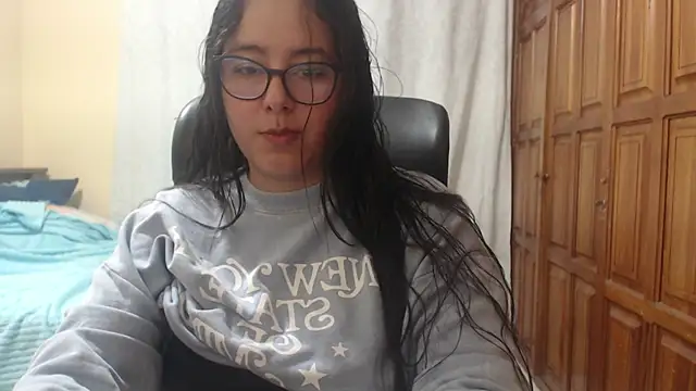 Snapshot of Venus_cat_ chatting on 06/07/26, 04:05 Venus cat online show from 06/07/26, 04:05