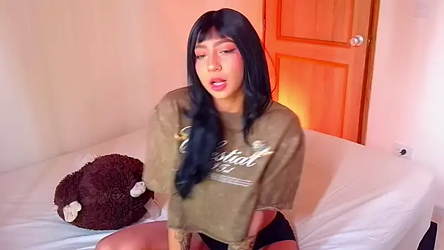 emma web  online show from 10/23/25, 03:33