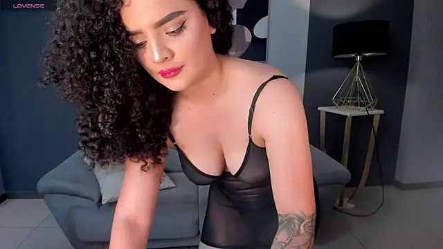 Snapshot of KylieJenkins chatting on 10/28/25, 03:58 KylieJenkins online show from 10/28/25, 03:58