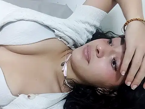 Snapshot of JuliethaFox chatting on 05/16/26, 07:34 JuliethaFox online show from 05/16/26, 07:34