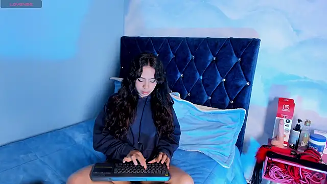 laylaa fox online show from 10/08/25, 07:44