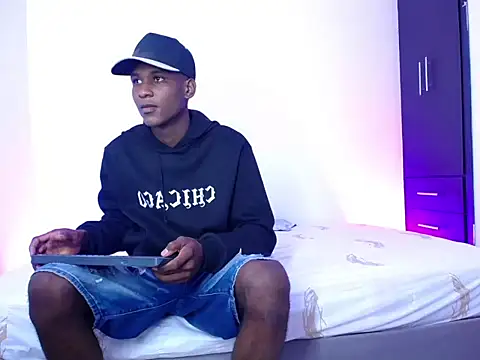 Snapshot of TITAN_SEX333 chatting on 10/06/25, 10:40 TITAN SEX333 online show from 10/06/25, 10:40