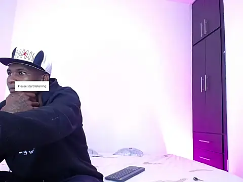 Snapshot of TITAN_SEX333 chatting on 10/17/25, 11:40 TITAN SEX333 online show from 10/17/25, 11:40